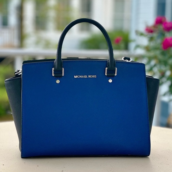 Michael Kors Selma Large Leather Bag - Color Block Blue/Black - Picture 3 of 13